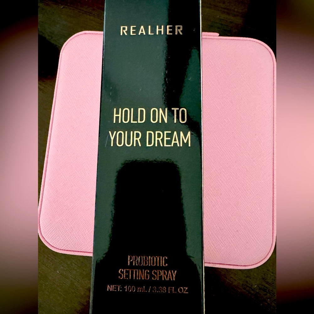 RealHer makeup setting spray